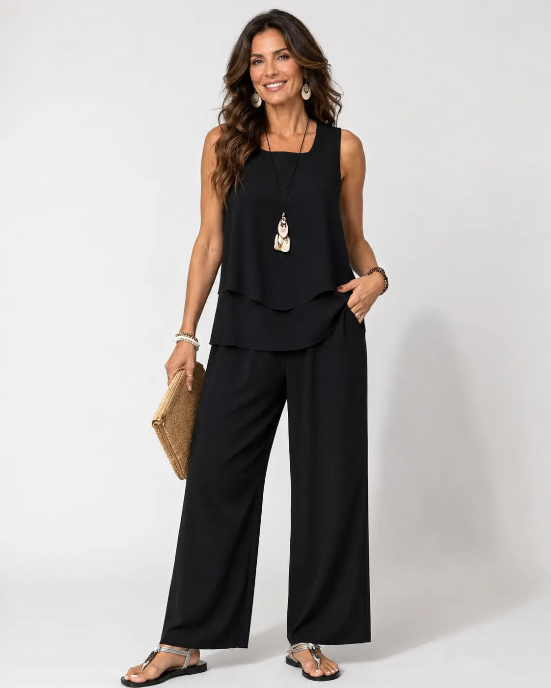 Chus | Conjunto Negro Top en Capas y Pantalón Ancho