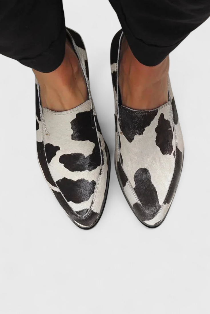 Macarena | Loafers Elegantes Con Tacón Bajo y Estampado Animal