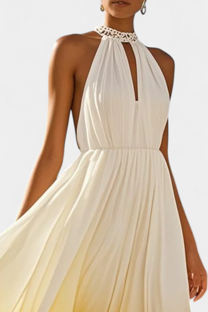 Starla | Vestido Maxi Halter Plisado con Detalles de Perlas