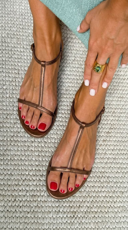Yaiza | Sandalias Planas con Detalle Dorado