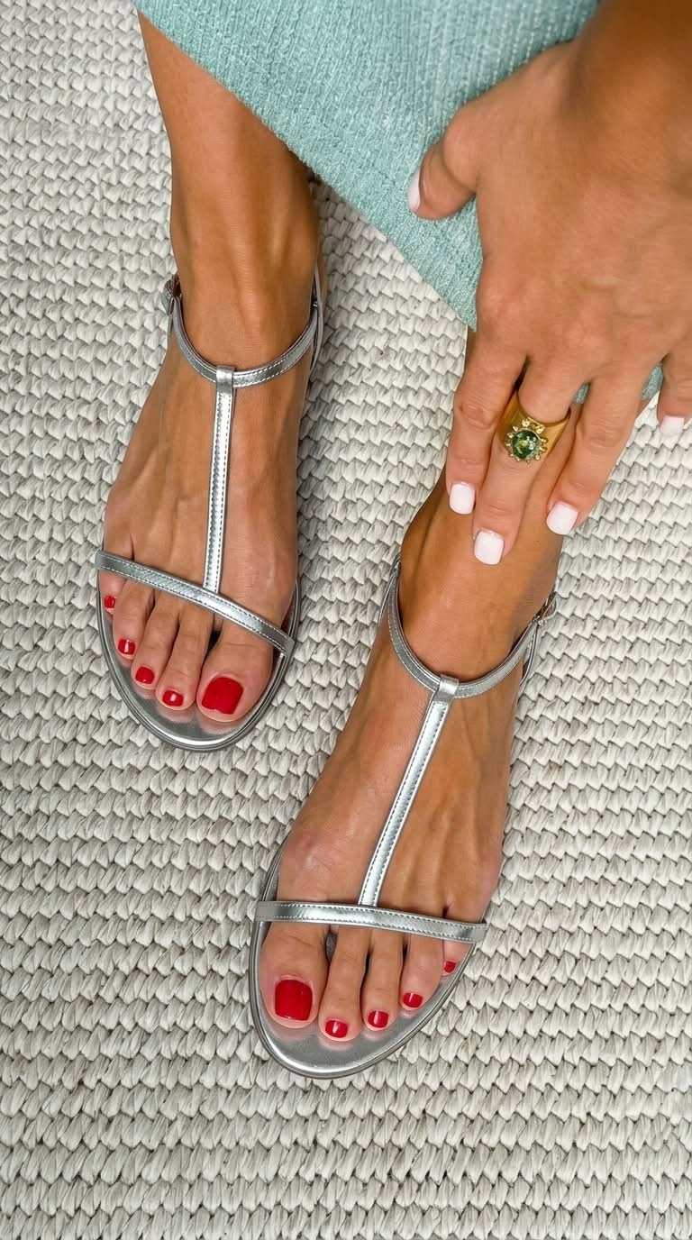 Yaiza | Sandalias Planas con Detalle Dorado