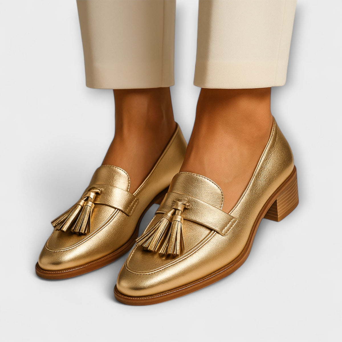 Amada | Mocasines Dorados con Borlas Elegantes