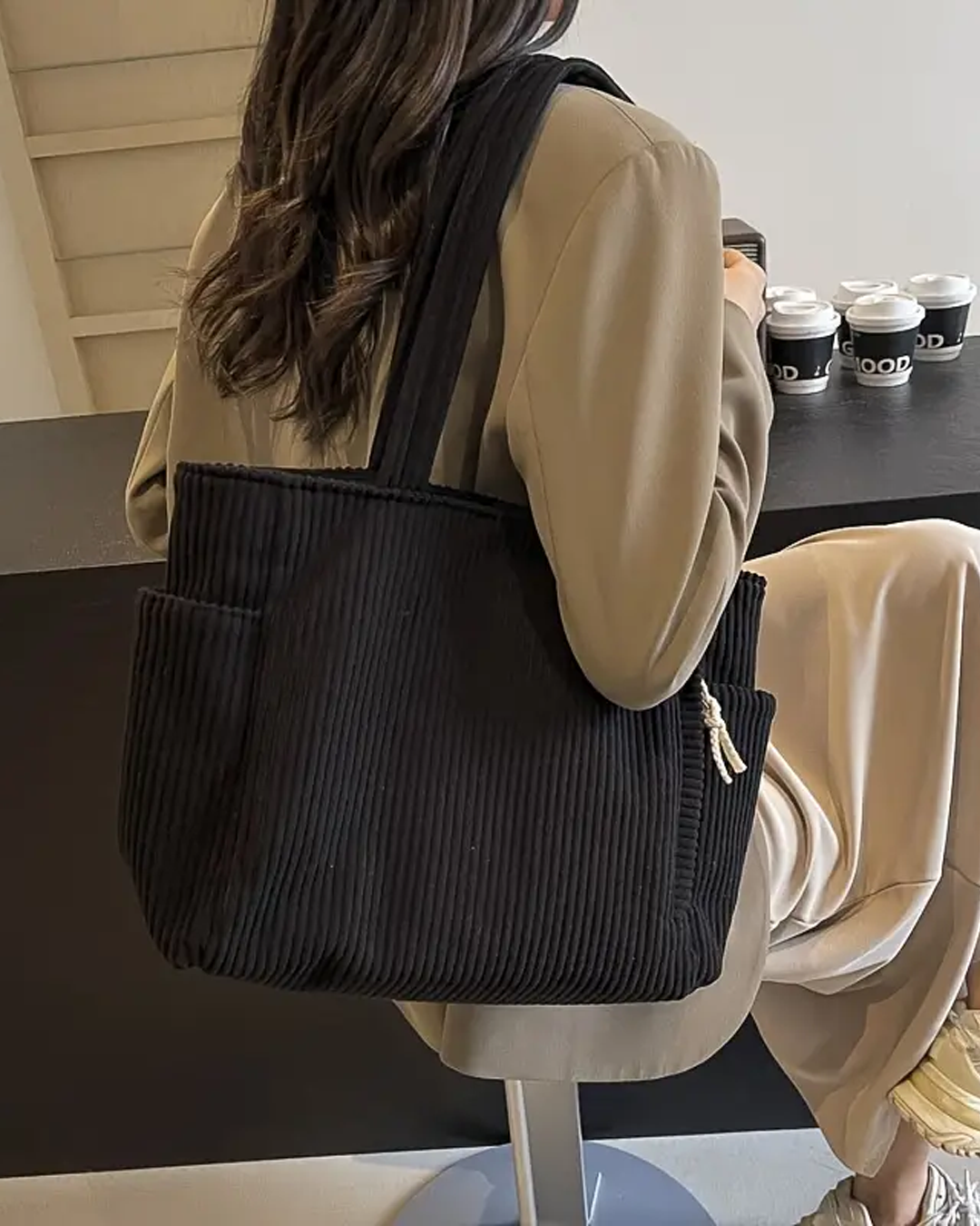 Tilda | Bolsa de hombro acanalada con detalle de cordón