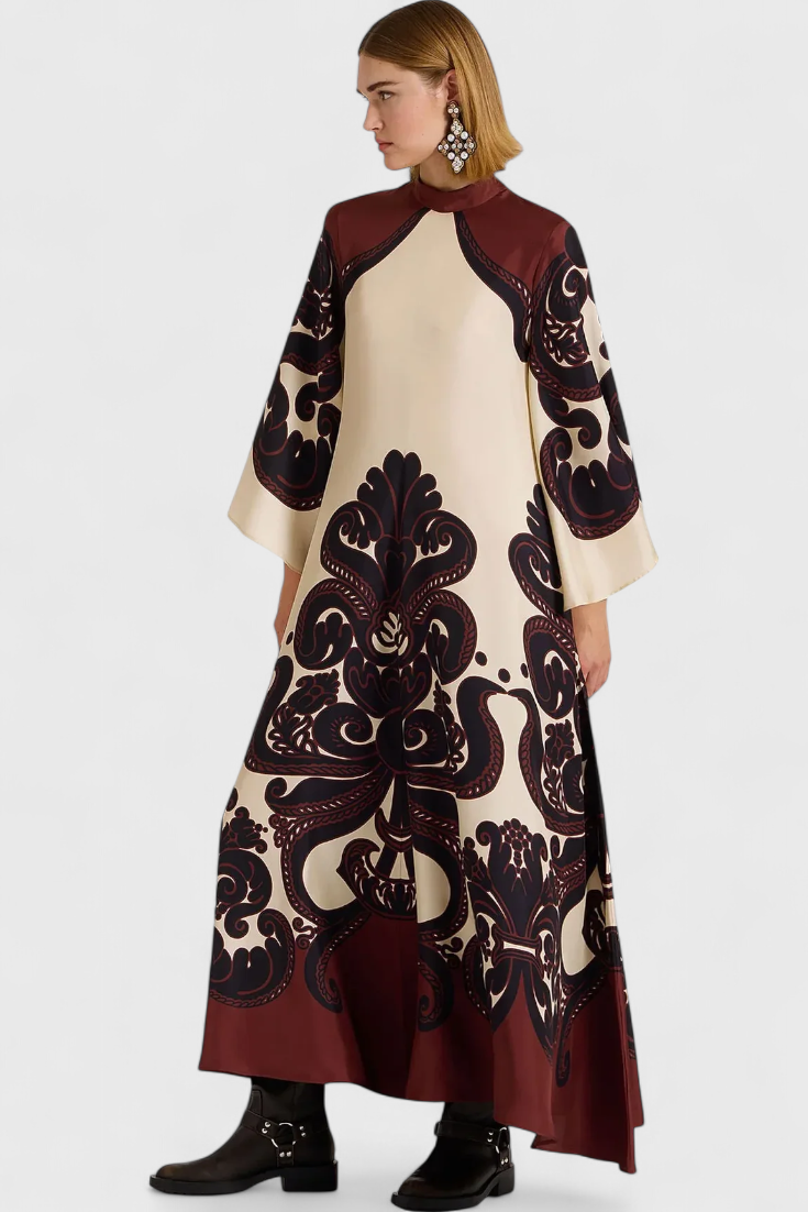 Maritza | Vestido Largo con Cuello Alto y Estampado de Grenadilla