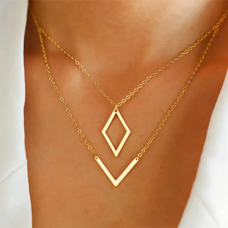 Juliana | elegante con colgante geométrico en forma de V