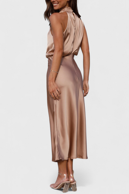 Rina | Vestido Elegante de Cuello Halter Drapeado