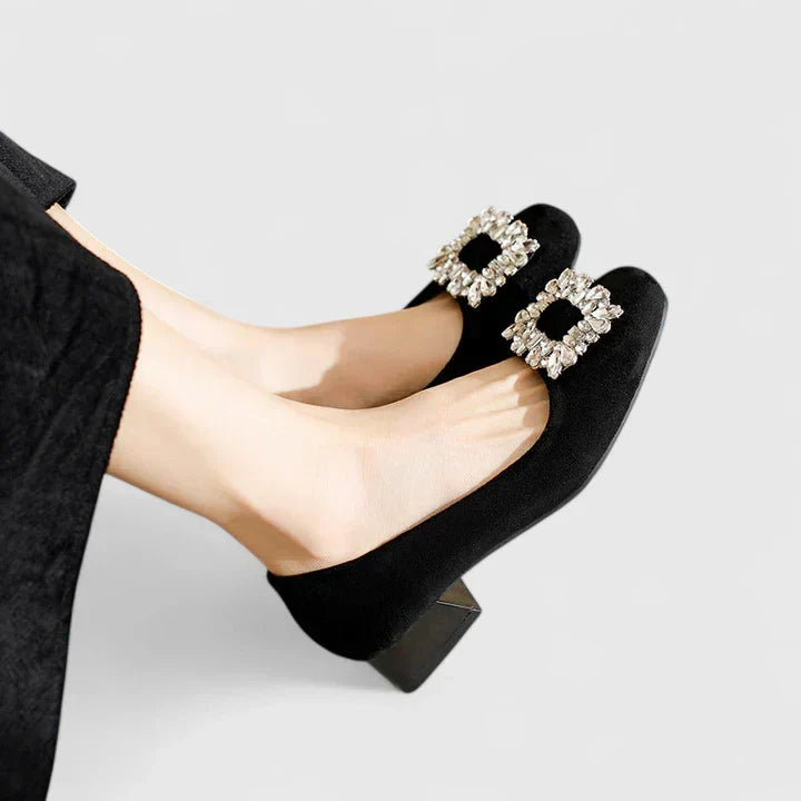 Anabel | Escarpín de Ante con Broche y Tacón Bajo