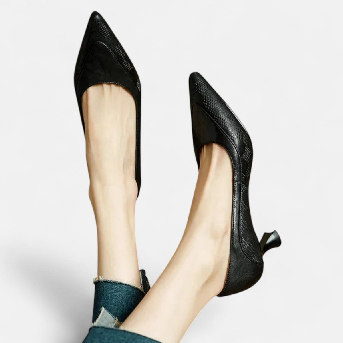 Regina | Escarpín de Piel con Textura y Tacón Kitten