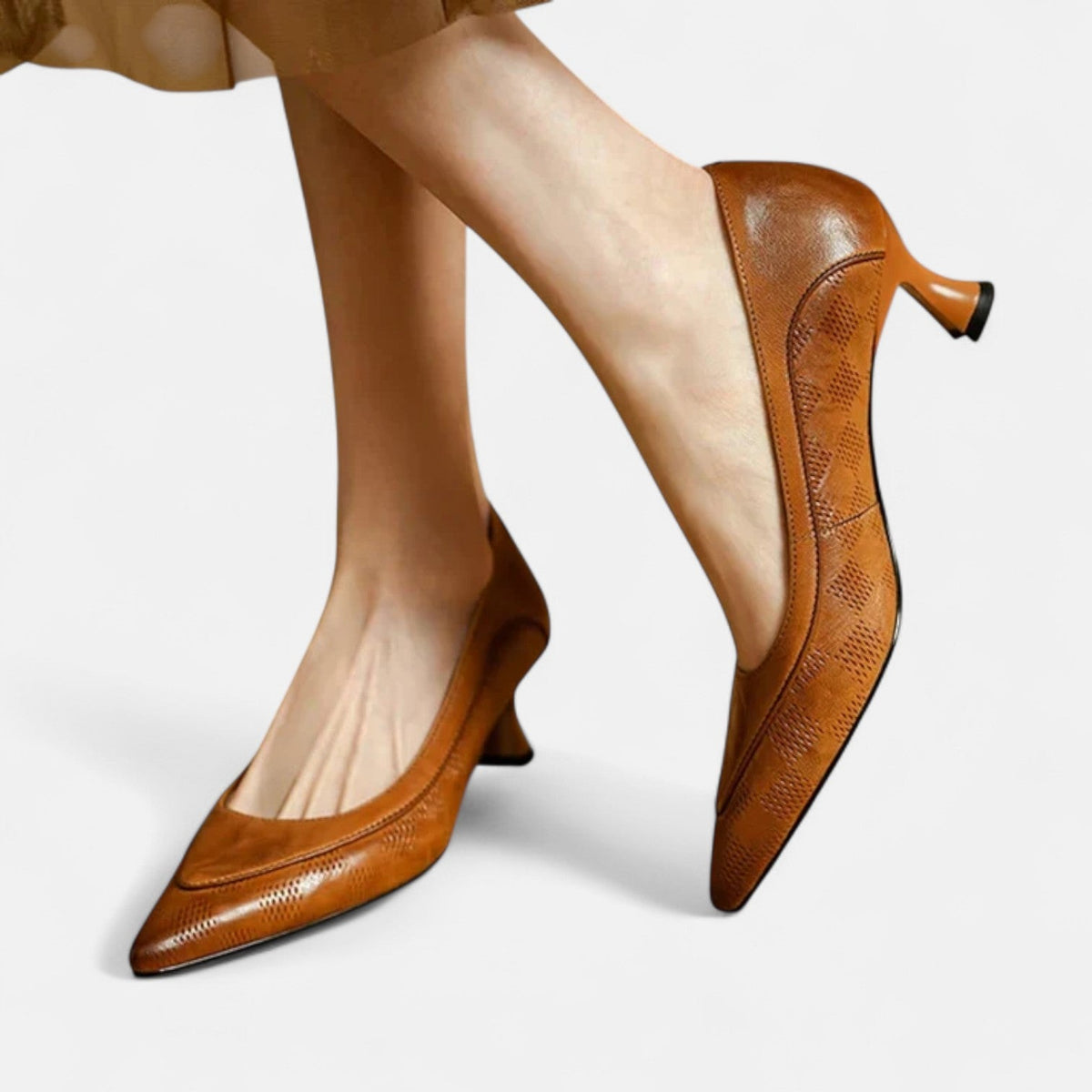 Regina | Escarpín de Piel con Textura y Tacón Kitten