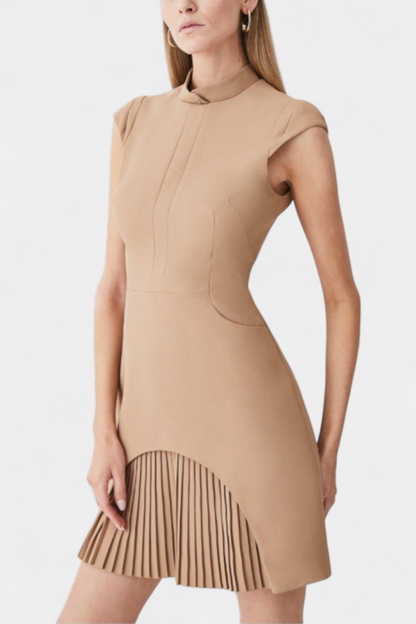 Karen | Vestido Mini con Cuello Alto y Detalle Plisado