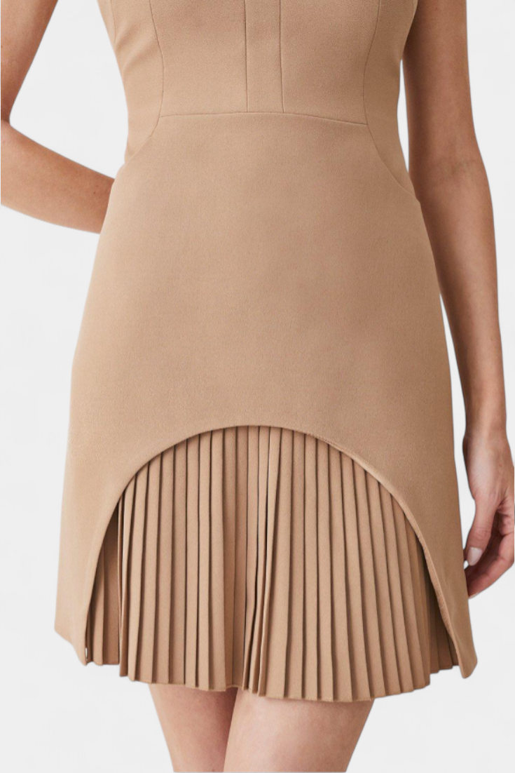 Karen | Vestido Mini con Cuello Alto y Detalle Plisado