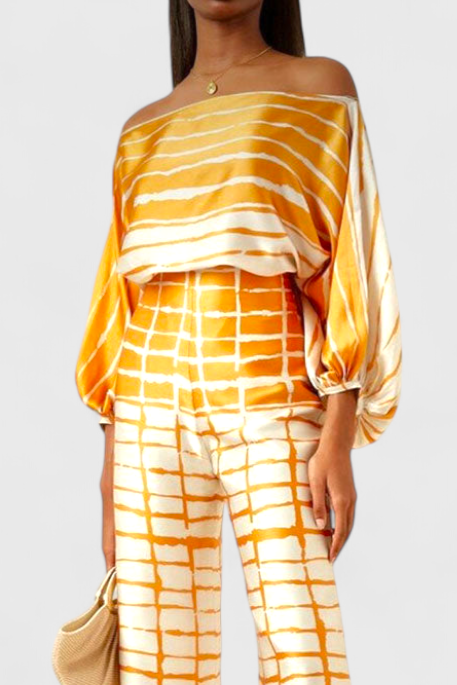 Helena-Joana | Conjunto de Dos Piezas con Hombros Descubiertos y Pantalones Amplios Estampados