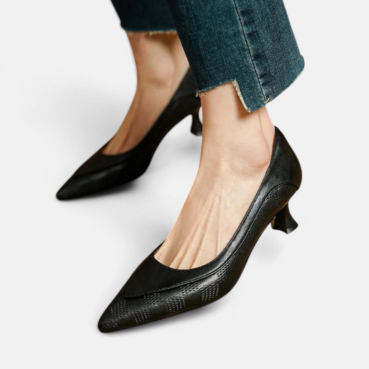 Regina | Escarpín de Piel con Textura y Tacón Kitten