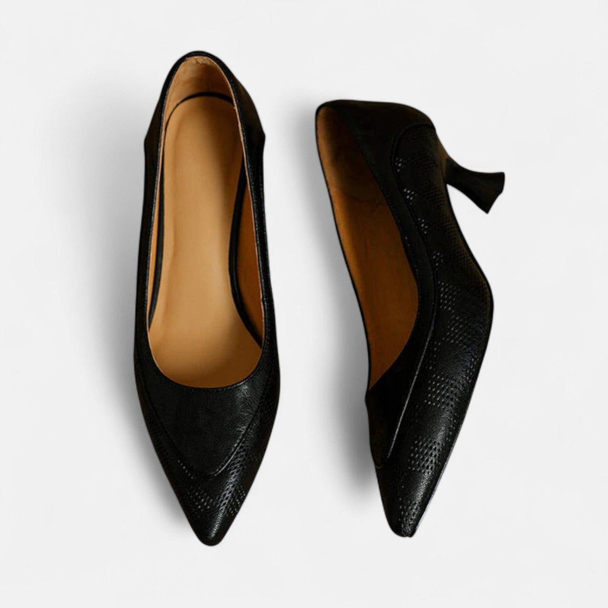Regina | Escarpín de Piel con Textura y Tacón Kitten