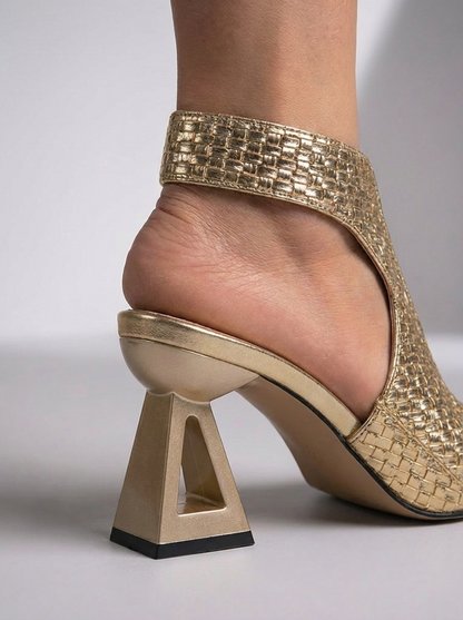 Gertrudis | Sandalia Elegante Trenzada de Tacón Geométrico
