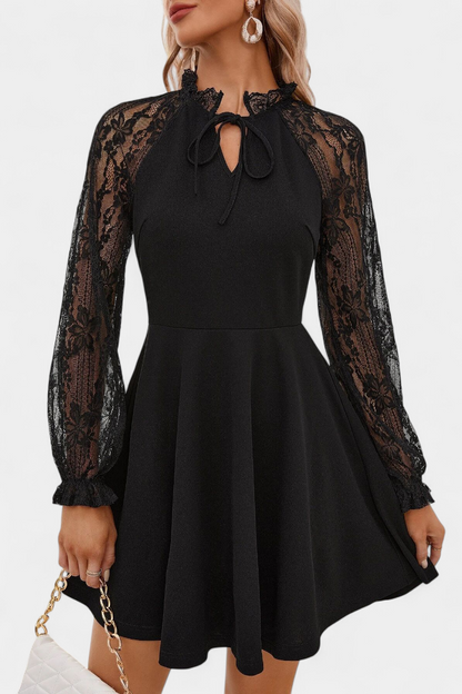 Jasella | Vestido Mini de Encaje Floral con Mangas Largas