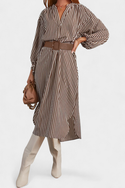Eliana | Vestido Rayado con Cinturón y Cuello de Muesca
