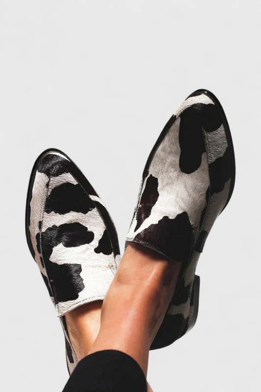 Macarena | Loafers Elegantes Con Tacón Bajo y Estampado Animal