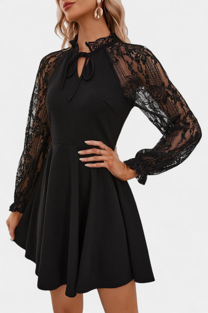 Jasella | Vestido Mini de Encaje Floral con Mangas Largas