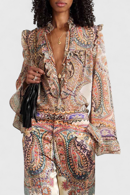 Corona | Conjunto con Blusa de Volantes y Estampado Vintage Paisley