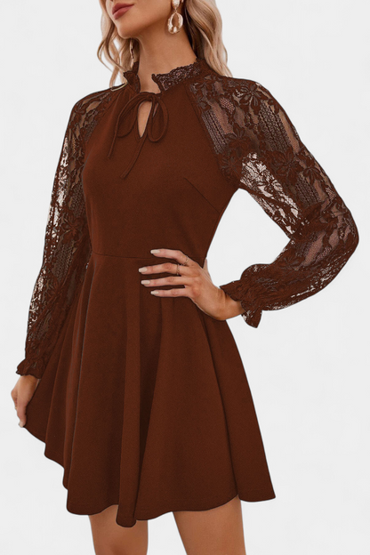 Jasella | Vestido Mini de Encaje Floral con Mangas Largas
