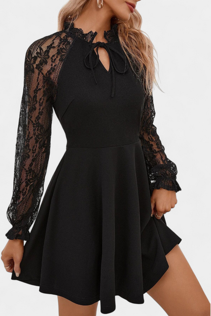 Jasella | Vestido Mini de Encaje Floral con Mangas Largas