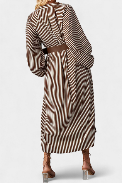 Eliana | Vestido Rayado con Cinturón y Cuello de Muesca
