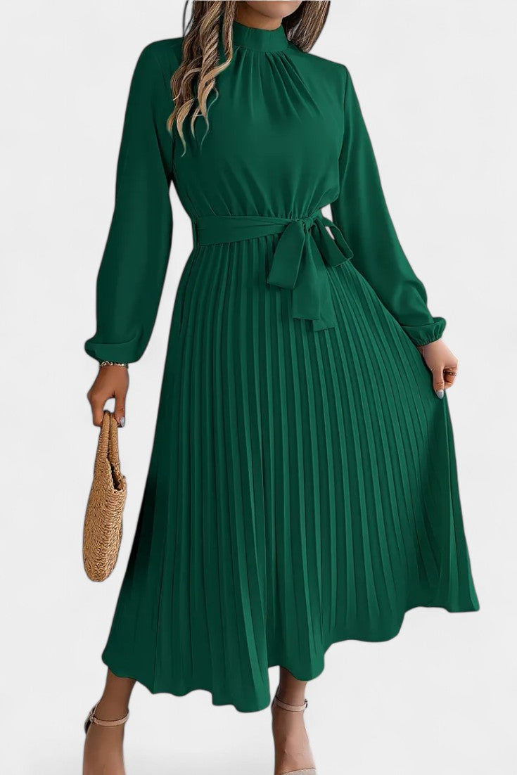 Theresa | Vestido con Cuello Alto y Cinturón Plisado